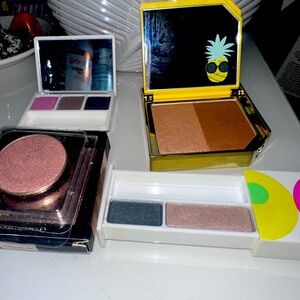 Eyeshadow Clinique, highlighter and bronzer too faced and Ciate London